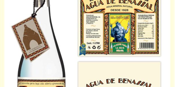 La botella clásica de Agua de Benassal se internacionaliza